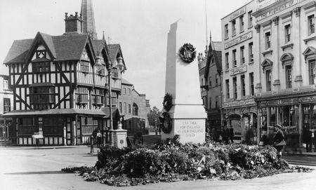 The temporary cenotaph erected in High Town, Hereford prior to it's permanent replacement in St Peter's Square.
