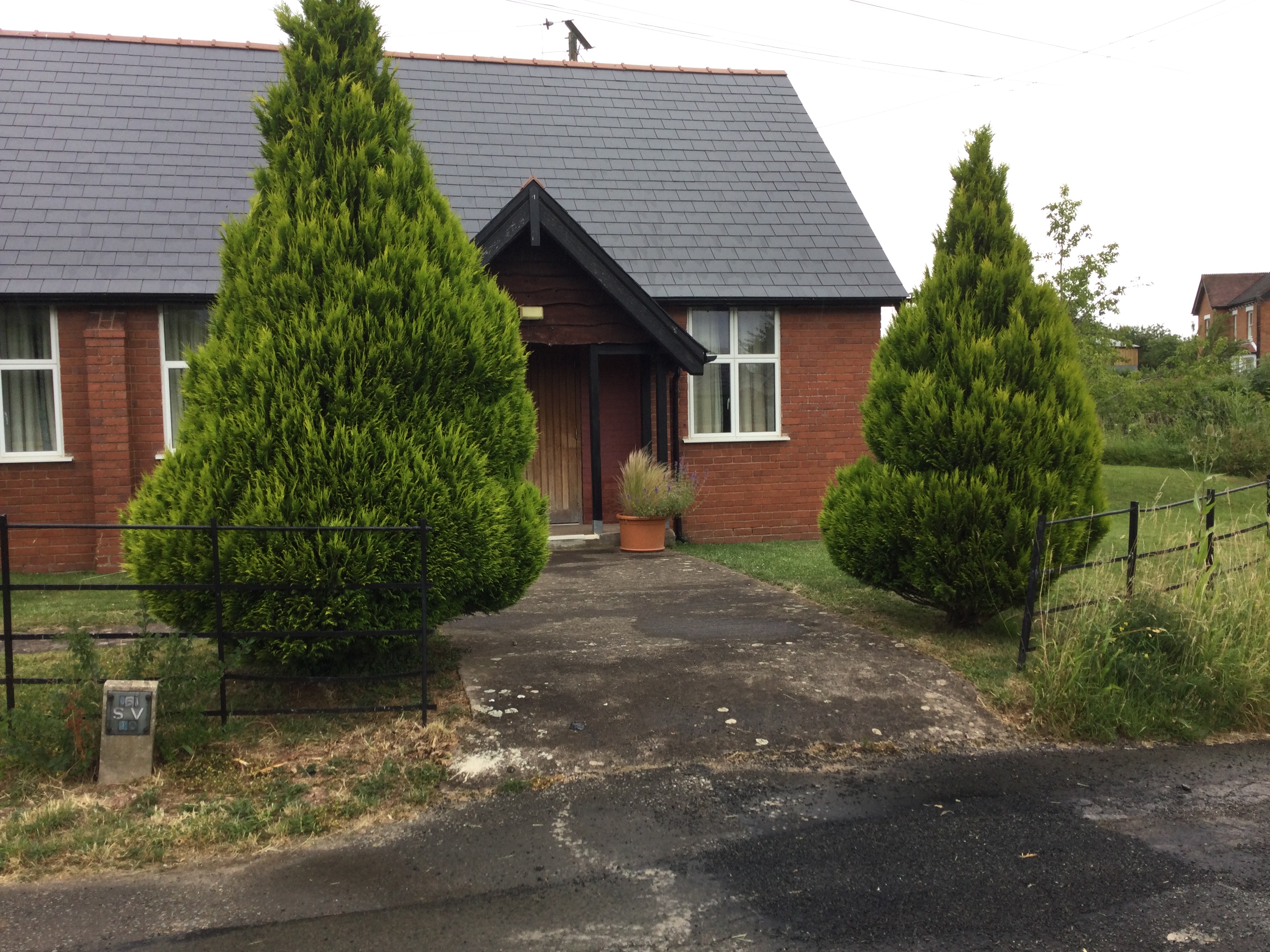 Gateway and entrance to Putley Village Hall June 2023